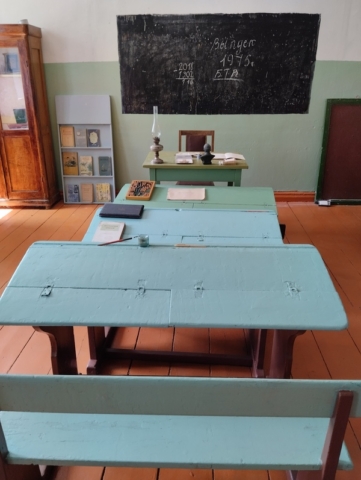 Экспозиция, посвященная 80 летию школы (3)