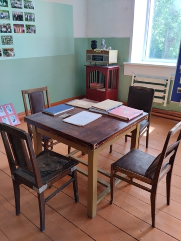 Экспозиция, посвященная 80 летию школы (4)