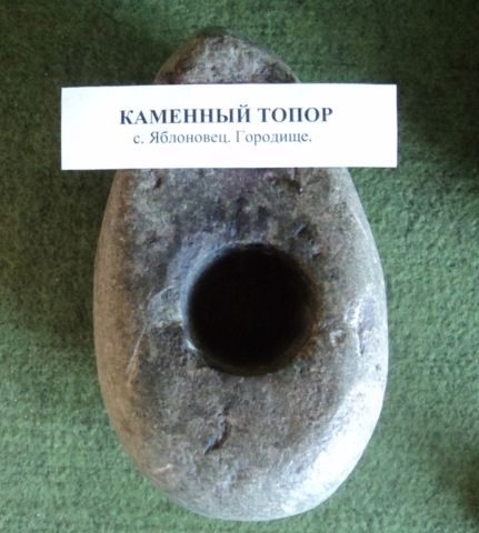 Каменный топор. Яблоновец. Городище