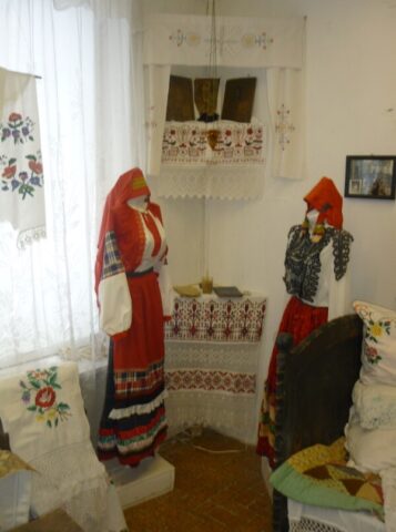 Красный угол