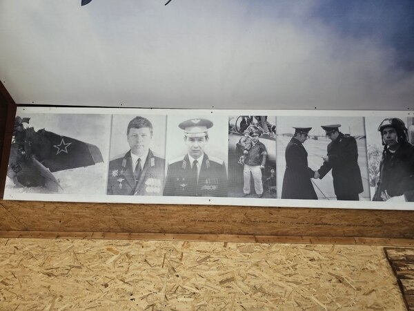 уличный музей, летчики военные